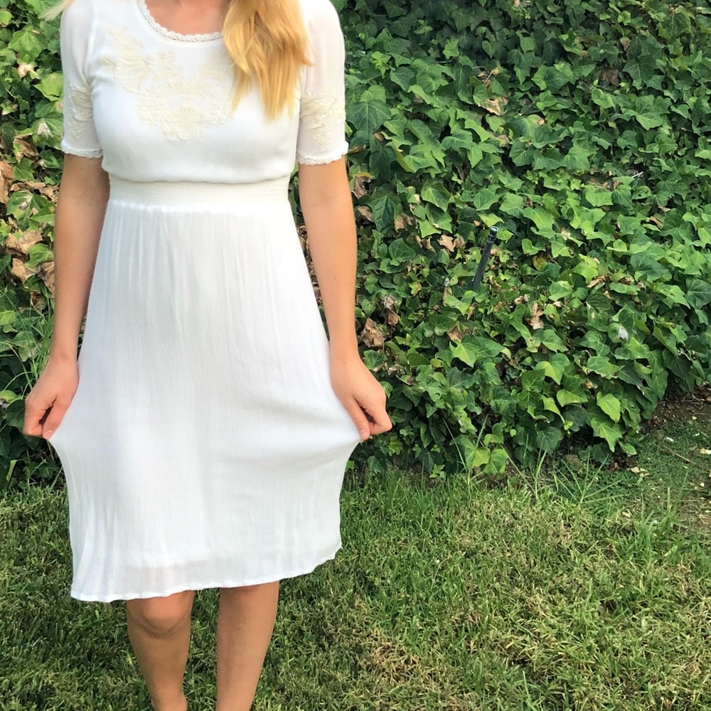 White Dress (Midi)